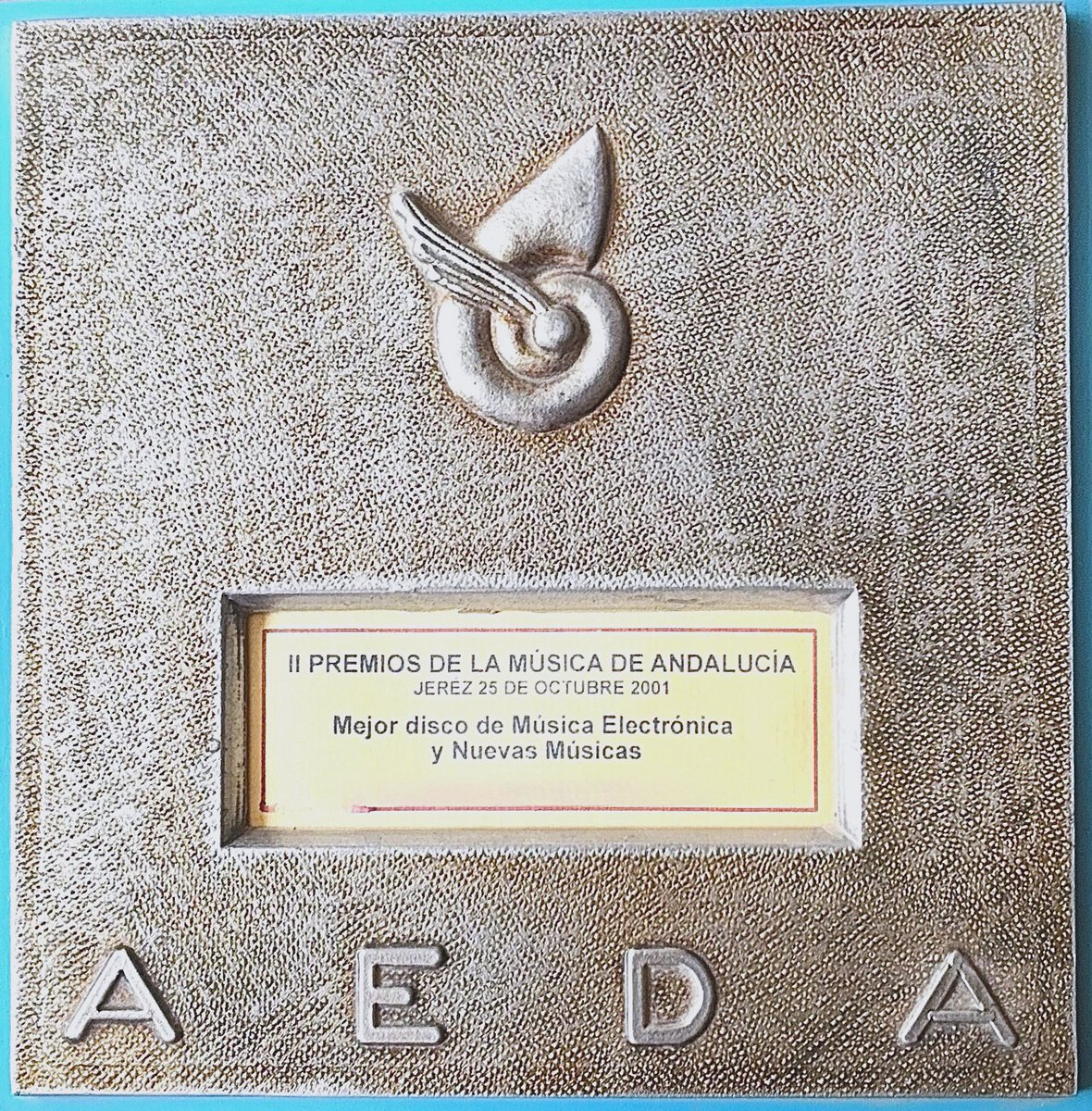 supervivientesm's tweet photo. En 2001 nos concedieron con “Lanbrue” Mejor disco de Música Electrónica y Nuevas Músicas, en los PREMIOS DE LA MÚSICA DE ANDALUCÍA

#mejordisco #musica #premios #andalucía https://t.co/yRk2gvqqMF