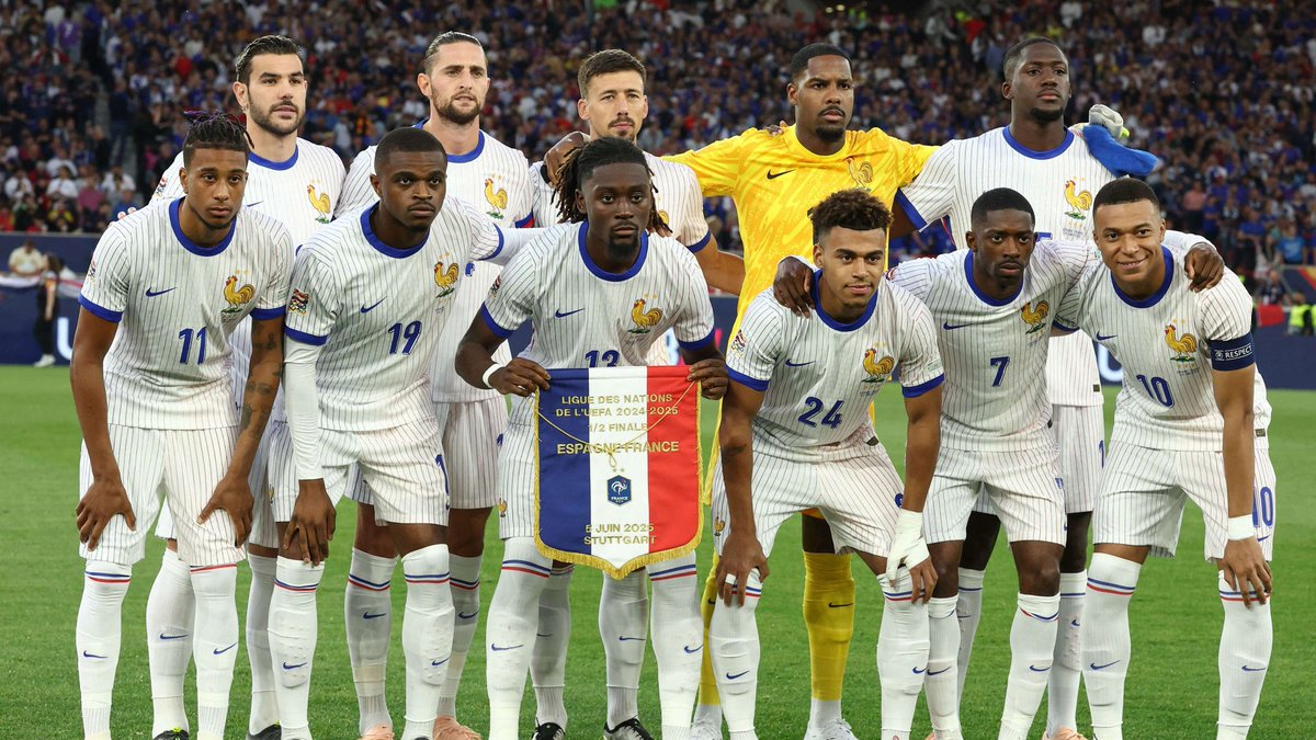 charliezemmour's tweet photo. Les sous-doués à la Coupe du monde. #FRAESP https://t.co/zIG5V4UbJT