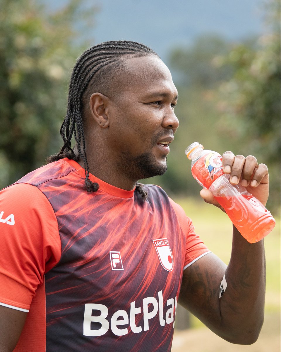 SantaFe's tweet photo. Hoy en nuestra #PretemporadaCardenal 🇮🇩 nos acompañó @GatoradeCol con el test de sudoración 💧

¡Seguimos preparándonos para la temporada 2026-II 🦁! https://t.co/5l15EE5leN