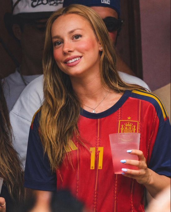 ElG0yit0's tweet photo. Desde la caída de Troya no se veía una trampa tan letal como la que fraguó Esther Expósito con Kylian Mbappé y Francia.

Toda de ella. https://t.co/LjKckwmTHi