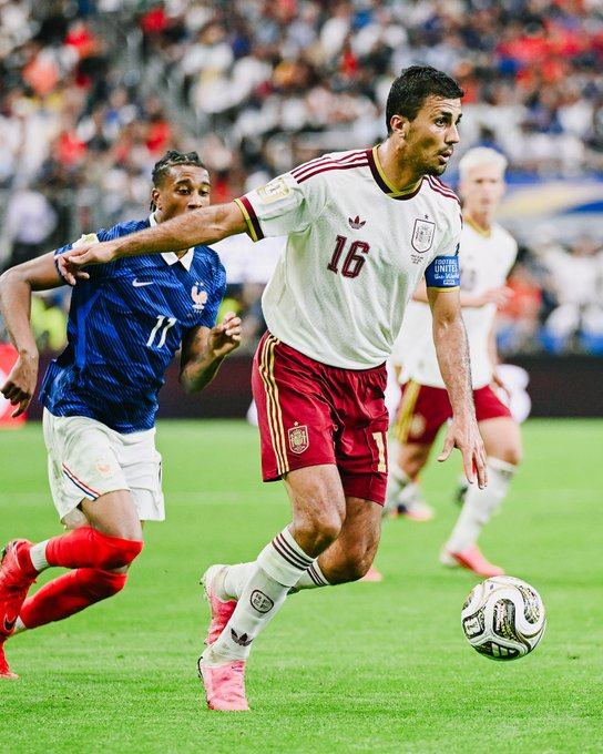 FutboolFichajes's tweet photo. El fútbol de Rodri 🪄🇪🇸 https://t.co/CgvjZOR10n