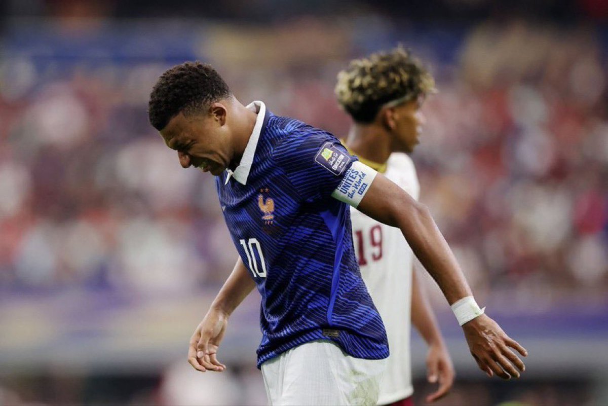FCB_nenn's tweet photo. Mbappe contra Lamine Yamal:

- 11 Partidos 
- 1 Victoria 
- 10 Derrotas 

Lamine lo tiene de hijo😭 https://t.co/GAmaa6tWHD