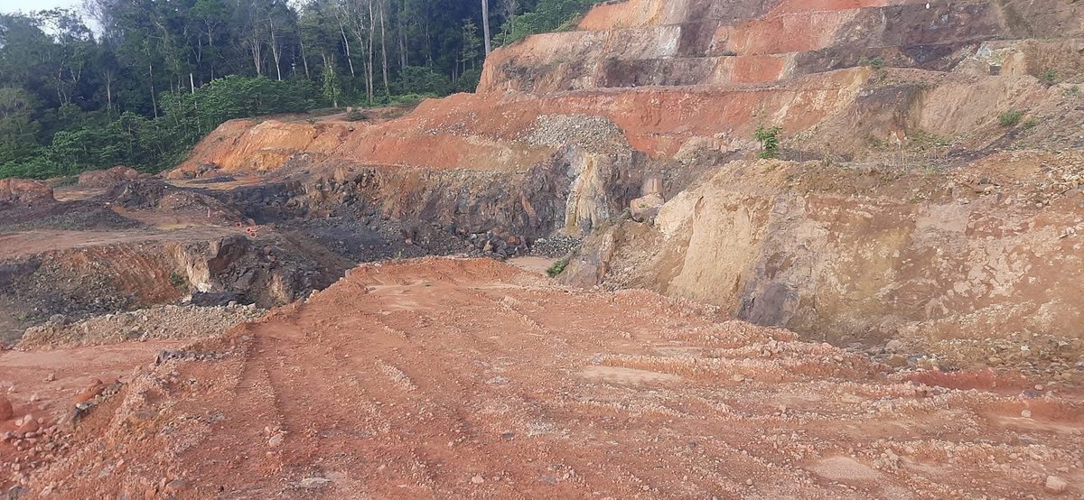 LeonelGeorge5's tweet photo. #LenirPérezCulpqble está acusado de daños ambientales agravado y explotación ilegal de recursos naturales minería ilegal en zona núcleo del Parque Nacional Carlos Escaleras, pero tiene privilegios con JOH , Zambrano y es protegido. CSJ hizo con Lenir lo mismo que con JOH. Aliados https://t.co/Zw8bbNNnZ1
