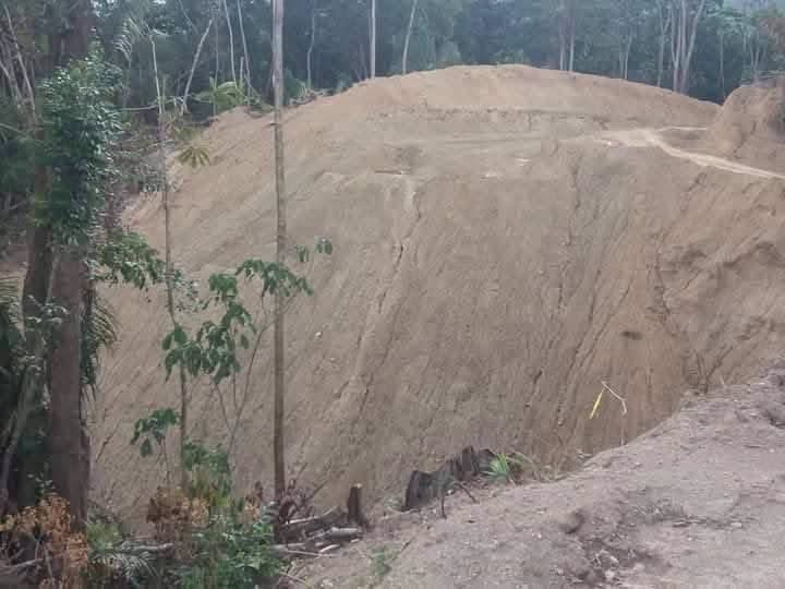 LeonelGeorge5's tweet photo. #LenirPérezCulpqble está acusado de daños ambientales agravado y explotación ilegal de recursos naturales minería ilegal en zona núcleo del Parque Nacional Carlos Escaleras, pero tiene privilegios con JOH , Zambrano y es protegido. CSJ hizo con Lenir lo mismo que con JOH. Aliados https://t.co/Zw8bbNNnZ1