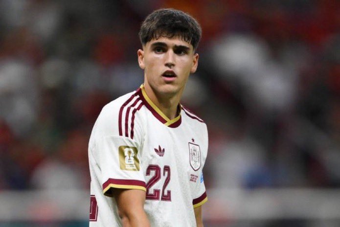 FaktaSepakbola's tweet photo. Kalau melihat performanya di Piala Dunia ini, Pau Cubarsí sudah menunjukkan kenapa dia dianggap bek masa depan Spanyol. 🇪🇸

Golden Boy layak jadi miliknya.

#FIFAWorldCup https://t.co/7NIQUA5MXC