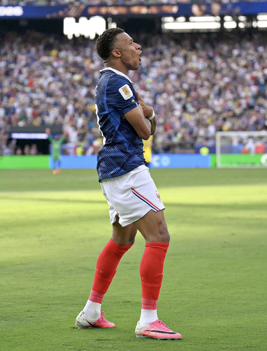 heyanjey's tweet photo. 🇫🇷 France's World Cup dream is over.

A painful night for Les Bleus as they fall in the semifinal. They fought until the end, but it just wasn't enough.

The journey ends here, while the finalists move one step closer to lifting the biggest trophy in football.

Respect to France for the fight. 💙
#WorldCup #FIFAWorldCup #France #Football #Soccer #WorldCup2026