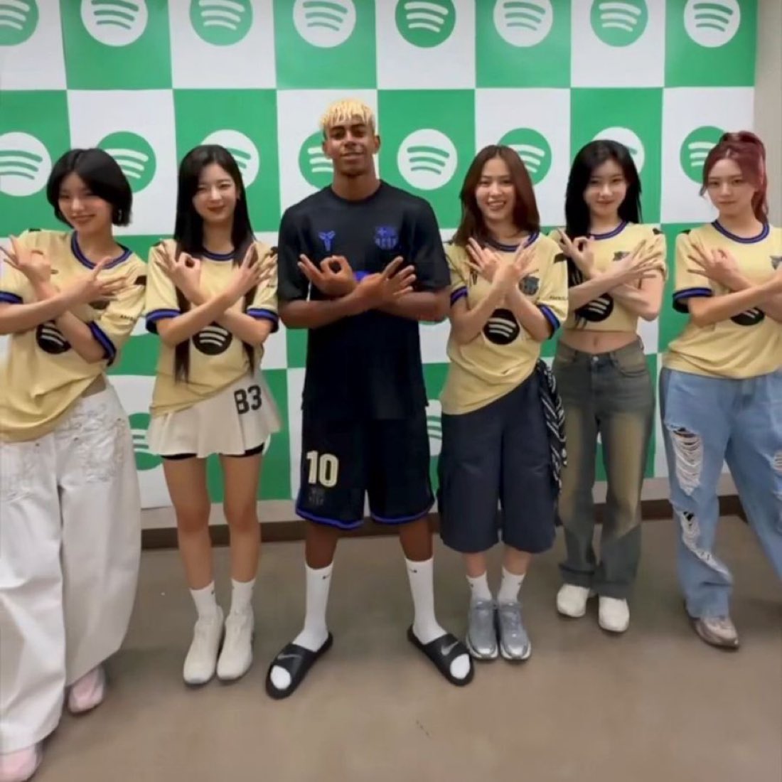 yejisoob's tweet photo. PARABENS ITZY POR SER O PRIMEIRO GRUPO FINALISTA DE UMA COPA DO MUNDO https://t.co/XhcBG6wlId