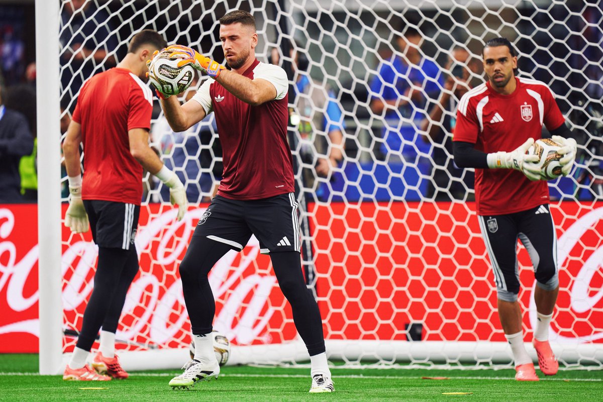 TheBasqueLion's tweet photo. @equipedefrance 0-2 @sefutbol

- Unai Simón: Ha jugado todo el partido.
- Aymeric Laporte: Ha jugado todo el partido.
- Nico Williams: Ha jugado 14 minutos.

Nuestros tres leones están en la final del mundial y esperan finalista entre Inglaterra o Argentina. https://t.co/ACvWi9rzE5