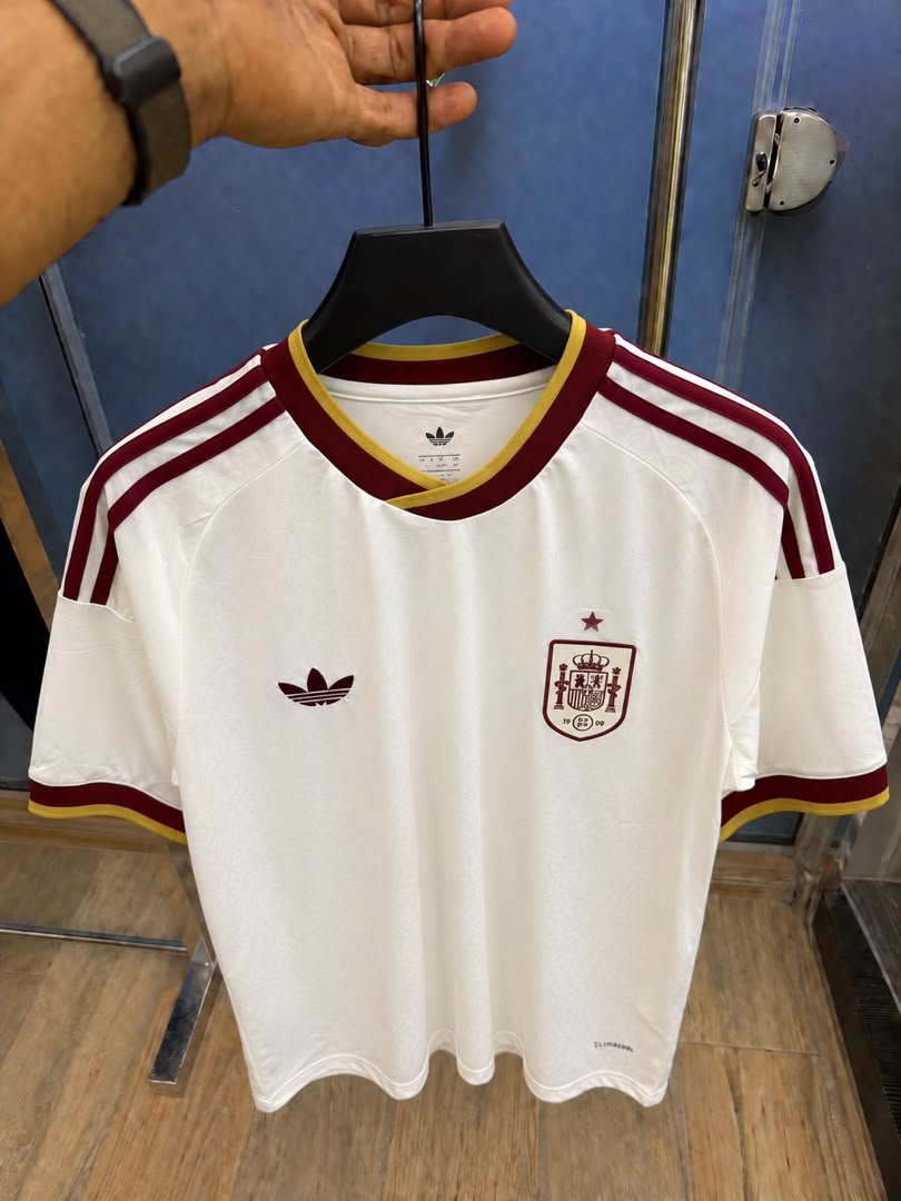 ykgunnerz's tweet photo. Spain home and away kit available 

18,000 naira only 

Medium to 2XL sizes available 

DM to get yours now!!!

Or send a Whatsapp message to.....08083184042 https://t.co/OGfFap6n5N