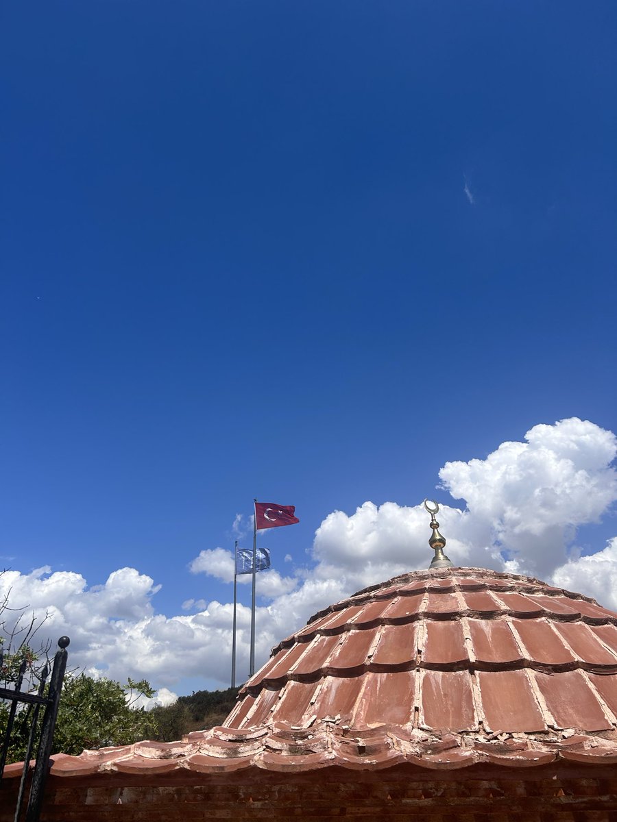 haticebilges's tweet photo. “Bursa bu memleketin, bu devletin temelidir. Eğer burada isek, Anadolu yarımadasında oturuyorsak, her şey Bursa’dan başlıyor.” diyen Halil İnalcık hocamızı anlamak. 🗻 https://t.co/vELBVnp5wq