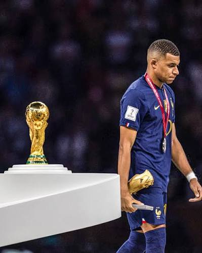 Chrollo( Mbappe 💔) tweet media