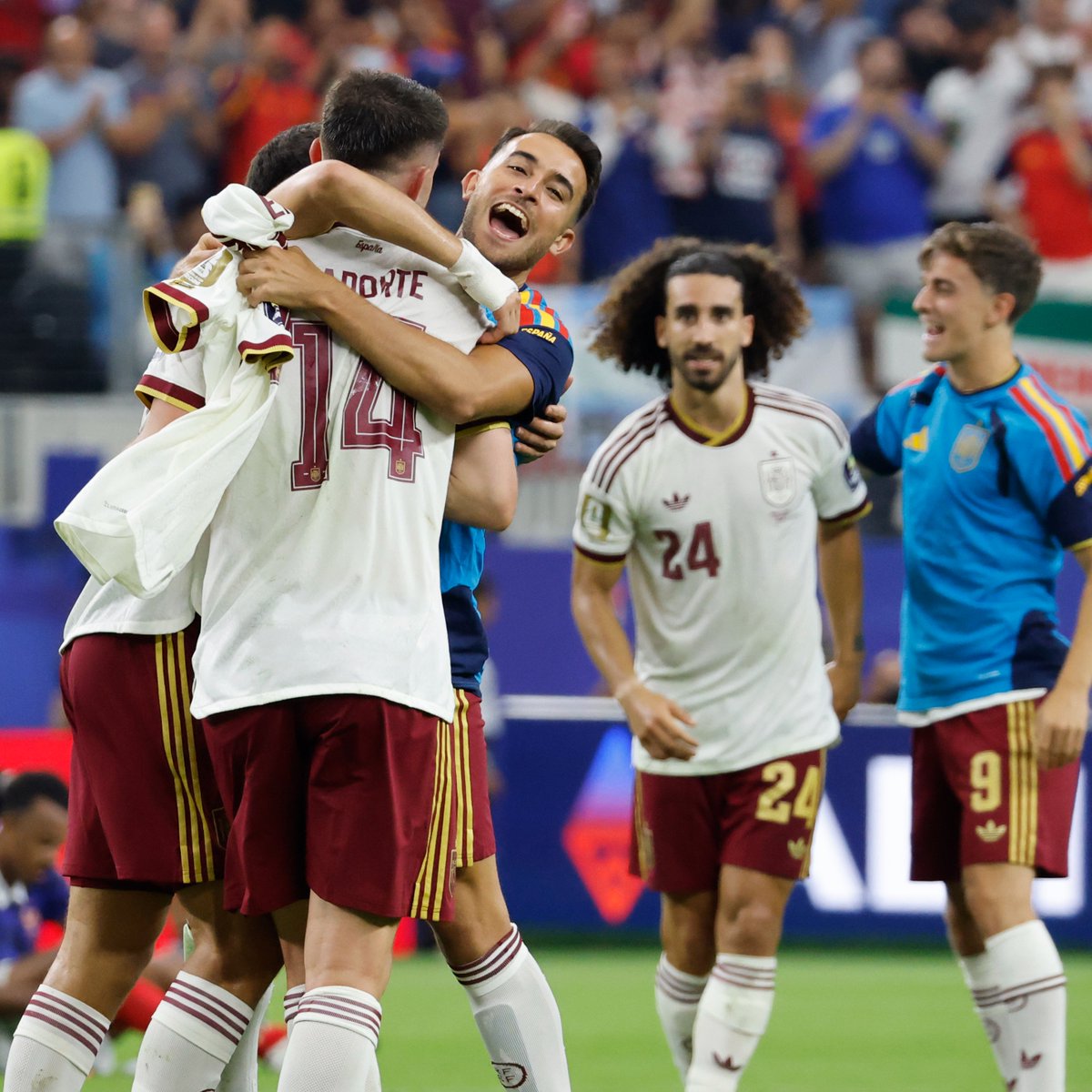 LaLiga's tweet photo. ✨ Sois el orgullo de todo un país. 

🇪🇸 ¡Enhorabuena, @SEFutbol! 🇪🇸 

#LALIGAEsMundial https://t.co/IYr5qg42Q5