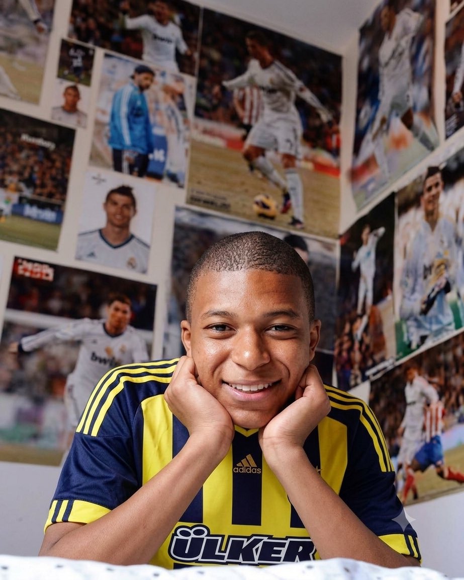 AkotSemih's tweet photo. Bi an önce Fenerbahçe’sine gelmek için İspanya ya domaldı kaplumbağam https://t.co/jpCzQL49kw