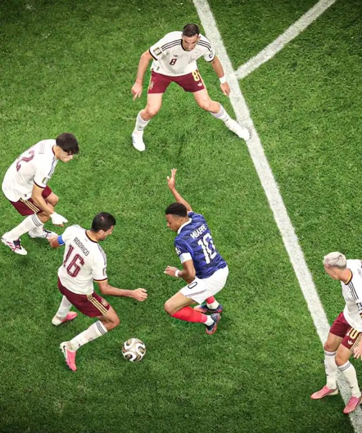 CornyMan992's tweet photo. Mbappe Google Maps: No route found. 😂 https://t.co/3OiFINtYWy