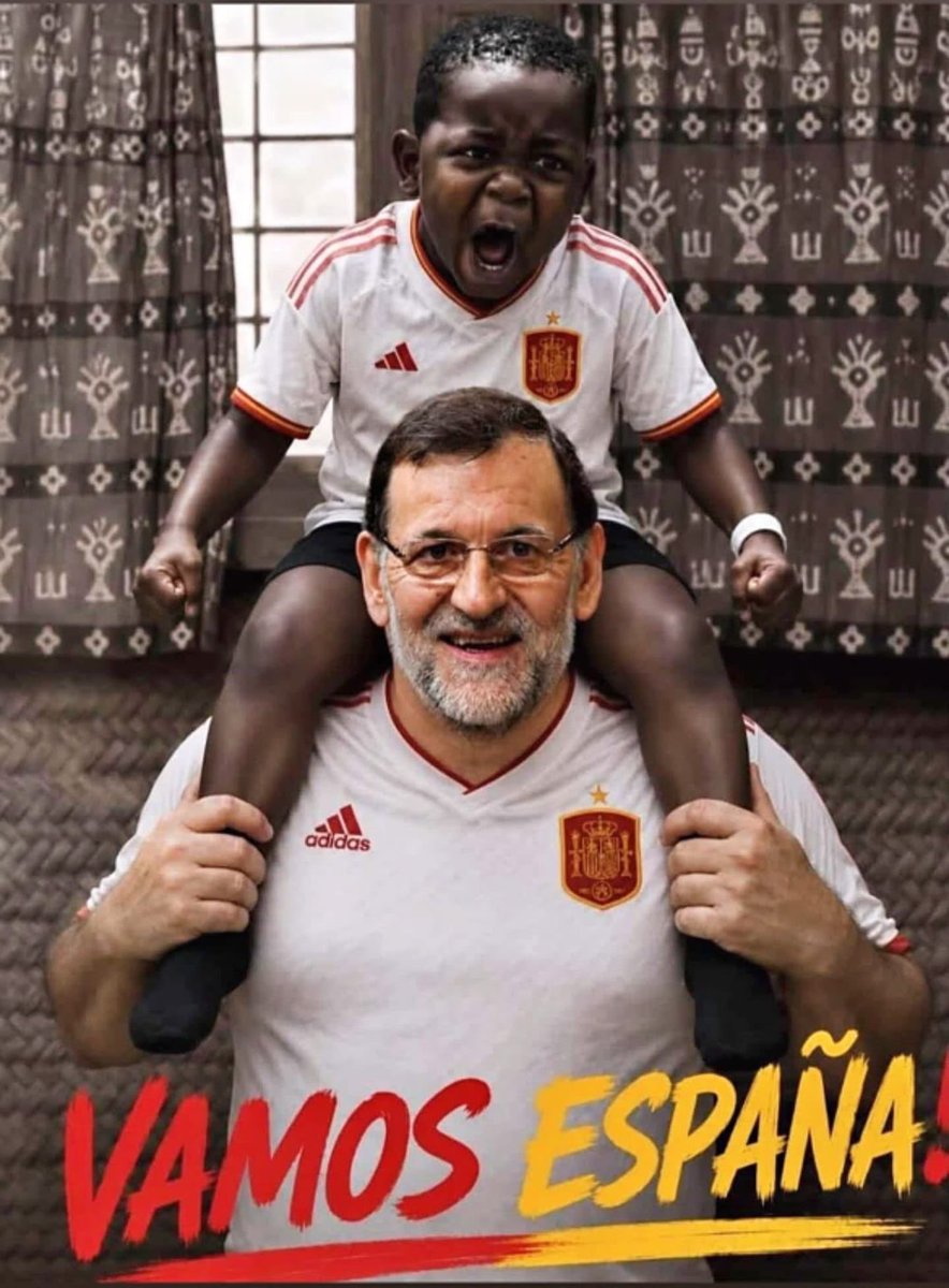 MiguelGAPT's tweet photo. @EmmanuelMacron @france_espagne Macron, 

¡¡Santiago y cierra, España!! https://t.co/BpR0zrKLRr