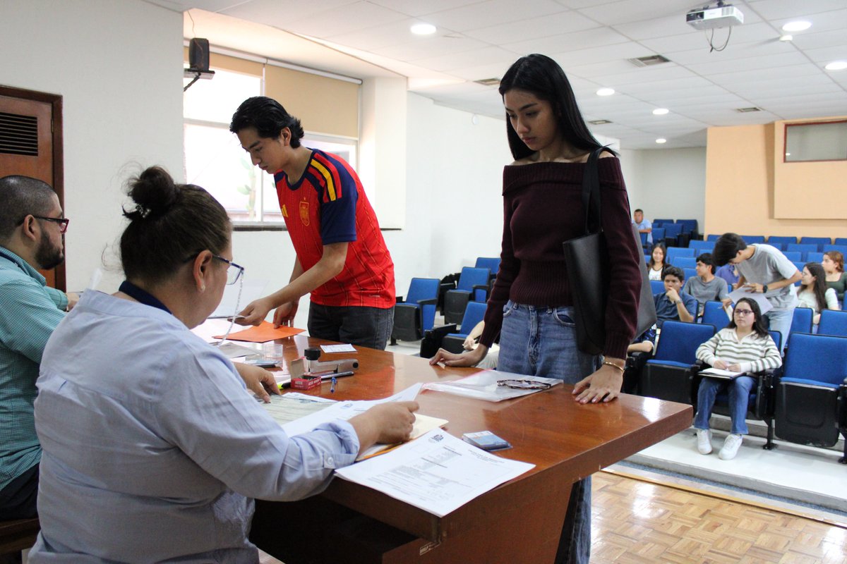 MedicinaUASLP's tweet photo. ¡Bienvenidas y bienvenidos a la #FacMed #UASLP!

Hoy iniciamos el #ProcesoDeInscripción de las y los estudiantes de la Licenciatura en Médico Cirujano.

📄 Antes de acudir, revisa la documentación que deberás entregar aquí:
https://t.co/9dZjhAfPu8

#Admisión2026 https://t.co/LqdozSOfH0