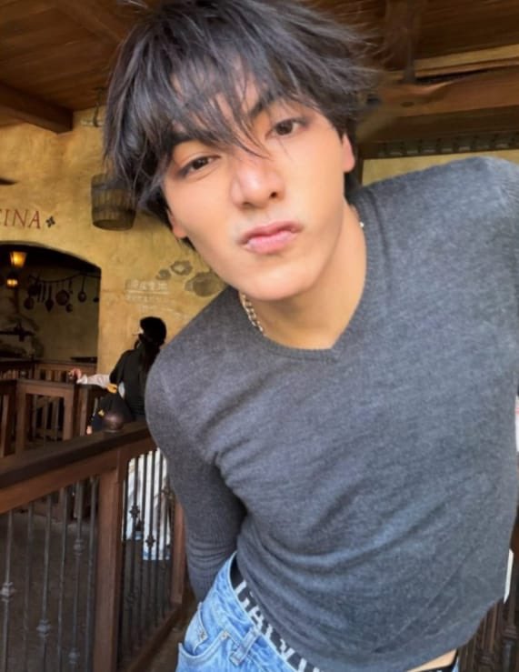 natachenlover_'s tweet photo. i'm sorry joong😶‍🌫️

front                          back https://t.co/VfQ5ozZqCL