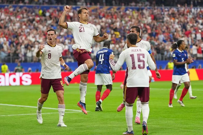 Manuira10's tweet photo. #mundialdefútbol2026 
España es finalista del Mundial, venció 2 a 0 a Francia. Superioridad absoluta de los españoles, los paso por arriba tácticamente y colectivamente. Los franceses no vieron la pelota, Mbappe no apareció.
Esperan rival entre Argentina y Inglaterra. https://t.co/ZzZi8Wkf2y