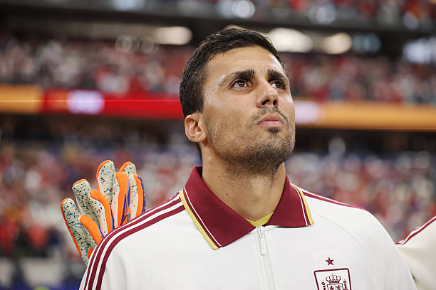 BouafifNour's tweet photo. I hate to say it, but credit where credit is due. What a player, what a performance, and what a World Cup he has been having.

Rodri was simply on another level today. He didn't just control the midfield, he completely owned it. With the ball, he dictated the rhythm, found the right passes, and gave Spain total control. Without it, he was everywhere: winning duels, closing spaces, and stopping France from building any counter attack.

They were doubts about him before the tournament due to that ACL but he is still easily the best defensive midfielder in the world.