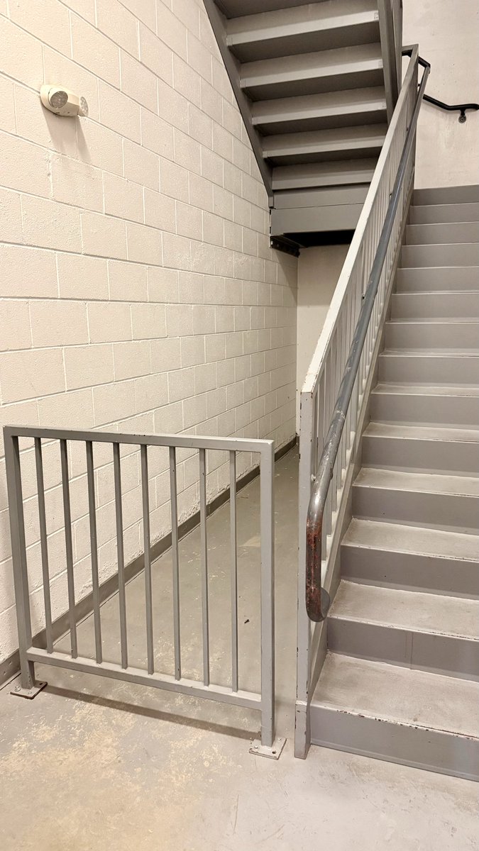 DCLatinBottom's tweet photo. Hey #DMVFreaks r u into having sex in a stairwell? ISO #DMVTops into getting their freak on in a stairwell w/ a #DCBottom. Hit me up if this is something you would like to get into. #teambottom #teamtop #bbbh #DCTops #PublicSex https://t.co/r5wPDAJQPZ