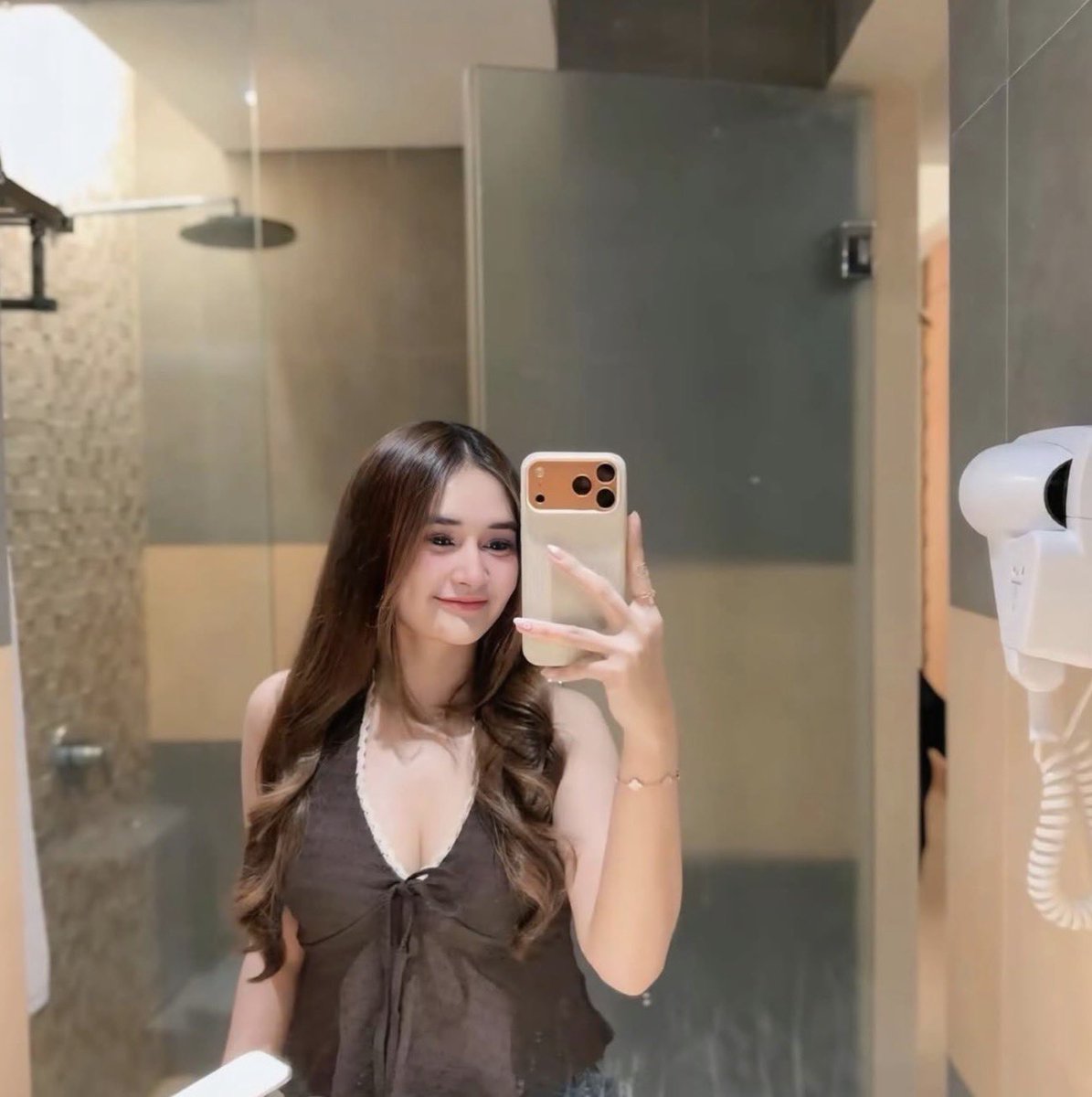 SaraSSchmitz's tweet photo. Open ya om
#openbojakarta #availjaksel #Bojakarta https://t.co/zf3vn48QNh