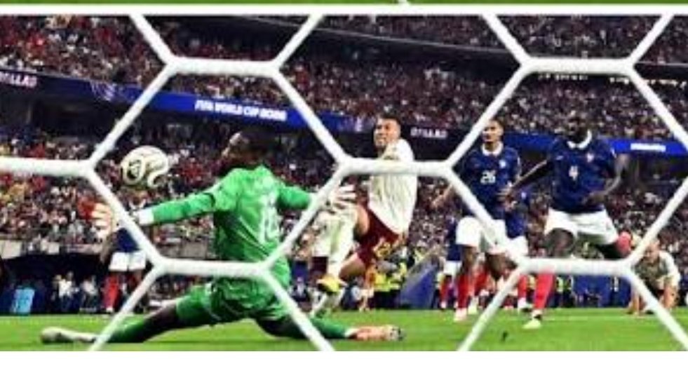 JesusRedond's tweet photo. Así es imposible parar un balón, https://t.co/AnNJQkA1oD