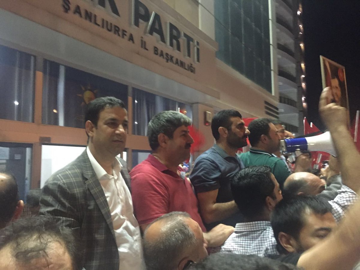 ahmeteyypoglu's tweet photo. 15 Temmuz; milletimizin imanla, cesaretle ve kararlılıkla yazdığı destandır. Aziz şehitlerimizi rahmetle, kahraman gazilerimizi minnetle anıyorum. 

Unutmadık, unutturmayacağız. 🇹🇷

#15Temmuz https://t.co/uBw94zRyNv