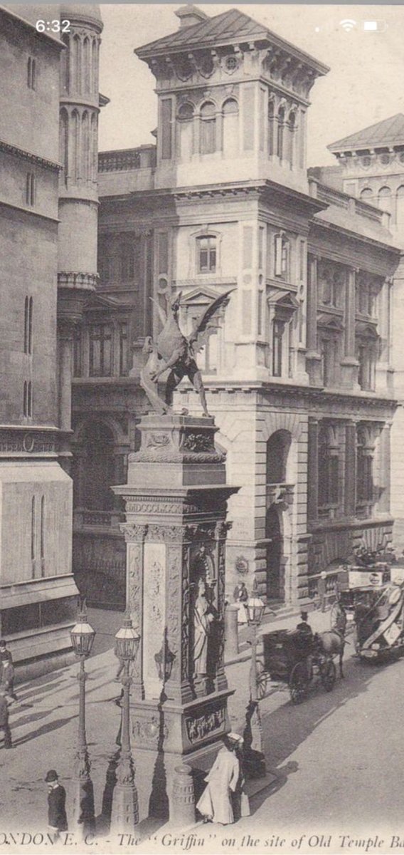 LooyKurt's tweet photo. The central monument is topped by Charles Bell Birch's bronze dragon statue (popularly referred to as "The Griffin"). London, ca 1900. https://t.co/GsHyDf8QUz