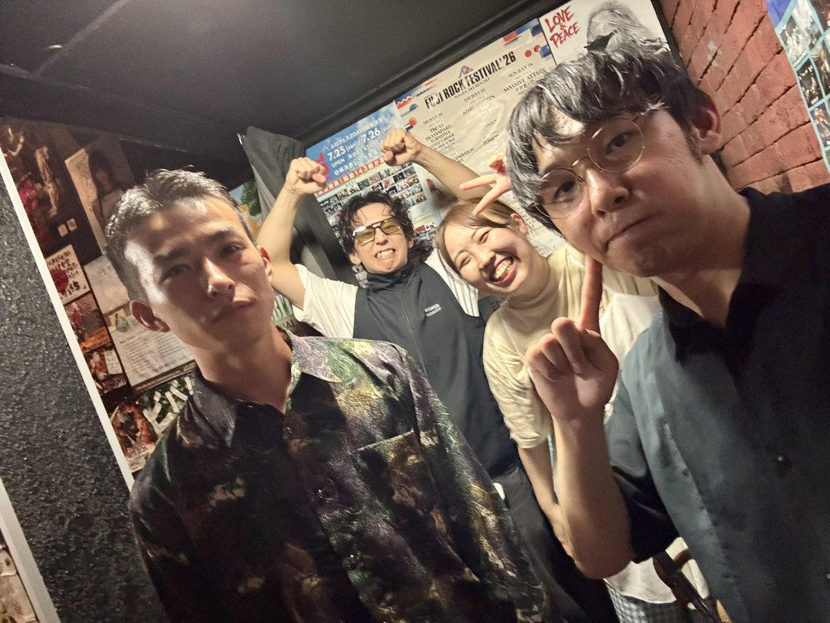 bokuSbassist's tweet photo. 横浜BAYSISにて夜光魚ありがとうございました！

今日もいい出会いがあって嬉しいね！
あとPASS風ステッ���ーできたよ超かわいいね！

さて次の夜光魚は7/28に
吉祥寺PlanetKにてお会いしましょう！！ https://t.co/T4H2xSUbEI
