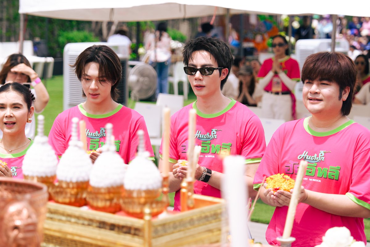 MPlay_2021's tweet photo. ‘ซี - นุนิว’ เตรียมเสิร์ฟความแซ่บ พลิกคาแรคเตอร์ใหม่ ที่อรรถรสกว่าเดิมม่วนแน่ Musical Boy Love เรื่องแรกในซีรีส์ ‘มนต์รักฮักอีหลี HUG E-LHEE : Somtum Rhapsody’
📌https://t.co/FgDf0XSwvS

#zeenunew
#มนต์รักฮักอีหลี
#HUGELHEETheSeries
#MandeeWork https://t.co/606AIlmMHZ