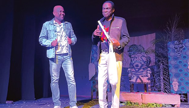 FabianaRod29cx's tweet photo. O vice-governador Manuel Gonçalves mandou muito bem 🎭 O gajo destacou que o FESTECA não é só teatro, é um verdadeiro motor de transformação social, ajudando na educação e na união do nosso povo. O Cazenga a mostrar a força da nossa cultura 🌟🔥
#festeca #teatro #angola https://t.co/C6ZxalaE7W