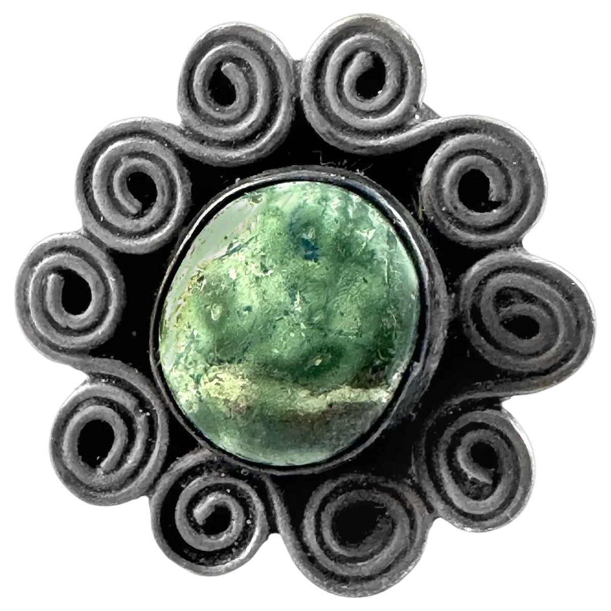 CaliDreamART's tweet photo. A wonderful vintage 1960s 70s signed handmade sterling silver &amp; green calcite Mexican modernist ring from Guadalajara - size 7 US, measures 1.25" diameter at top!  

Available...  https://t.co/03pfmgtrO6... 

#handmade #mexicanmodernist #1960s #mexicansilver #cocktailring #art https://t.co/UWbpj359om