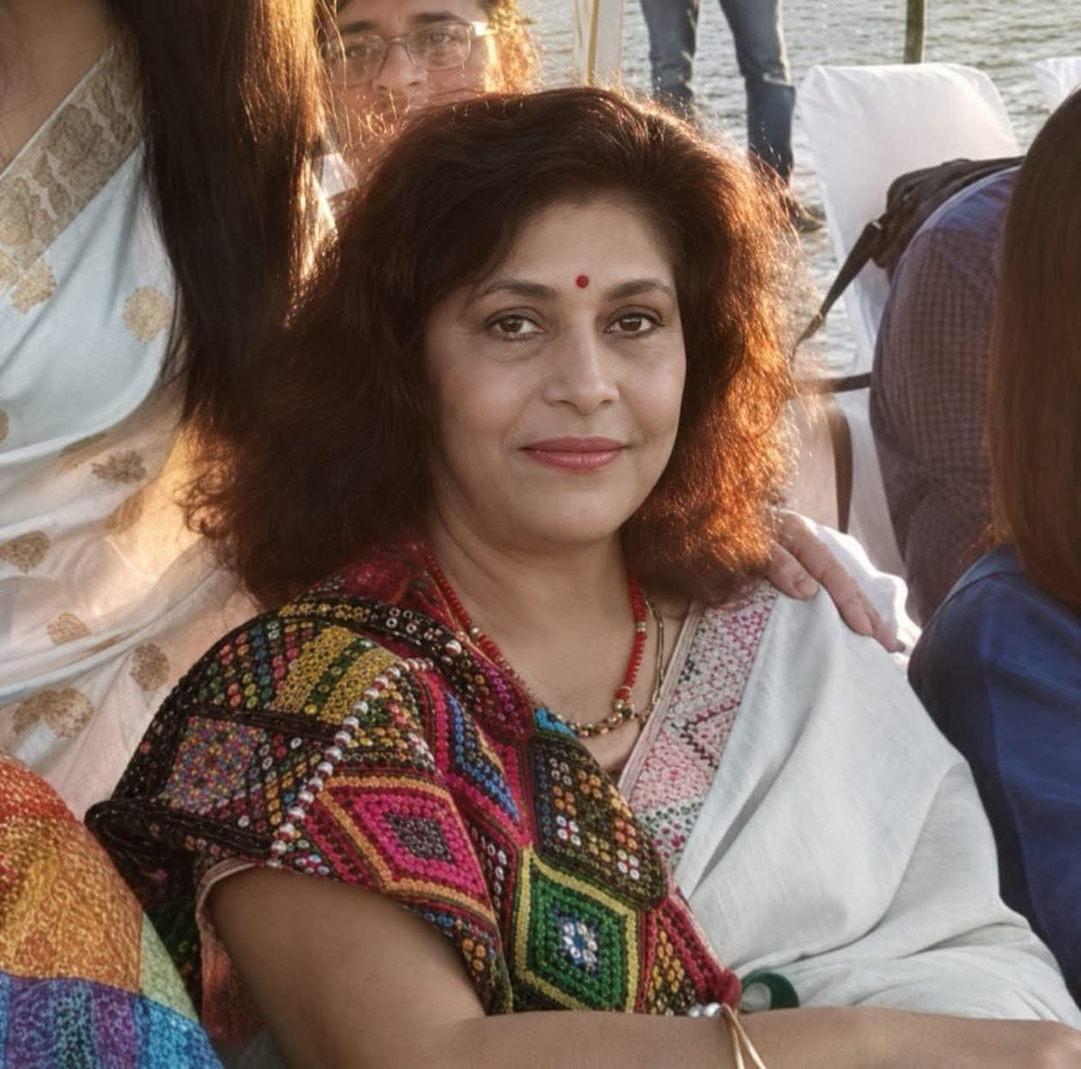 ImNituSaika's tweet photo. অসমীয়া চলচ্চিত্ৰ জগতৰ অন্যতম জনপ্ৰিয় অভিনেত্ৰী পূৰৱী শৰ্মা বাইদেউৰ দেহাৱসানৰ বাতৰিয়ে গভীৰভাৱে মৰ্মাহত কৰিলে।

নিজৰ সাৱলীল অভিনয়, নিষ্ঠা আৰু শিল্পসাধনাৰে তেখেতে অসমীয়া চলচ্চিত্ৰলৈ অনন্য অৱদান আগবঢ়াইছিল। তেখেতৰ বিয়োগ অসমীয়া চলচ্চিত্ৰ জগতৰ বাবে এক অপূৰণীয় ক্ষতি।
#OmShanti https://t.co/NC6BB361Uv
