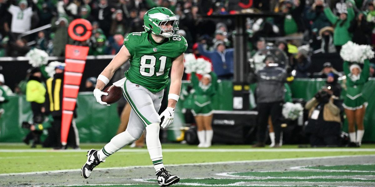 TheEaglesWire's tweet photo. Dallas Goedert remains the Eagles’ top tight end, but Eli Stowers, Grant Calcaterra and several veterans make the room intriguing

📸 Eric Hartline, Eric Hartline-Imagn Images https://t.co/O2dQLdVuwQ https://t.co/5pVFqj1cVr