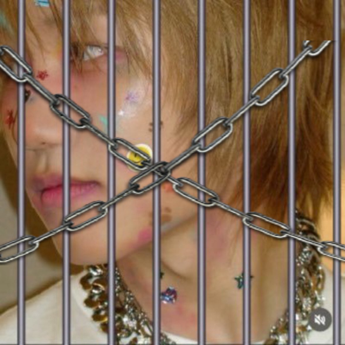 piecejail's tweet photo. Inmate #194

Defendant: @jiungspinkynail 

Sentence: 24 HOURS in P1ece Jail

Note : you were already in jail somewhere else so I chained you ❤️❤️❤️❤️ https://t.co/rUsrhtR5mu