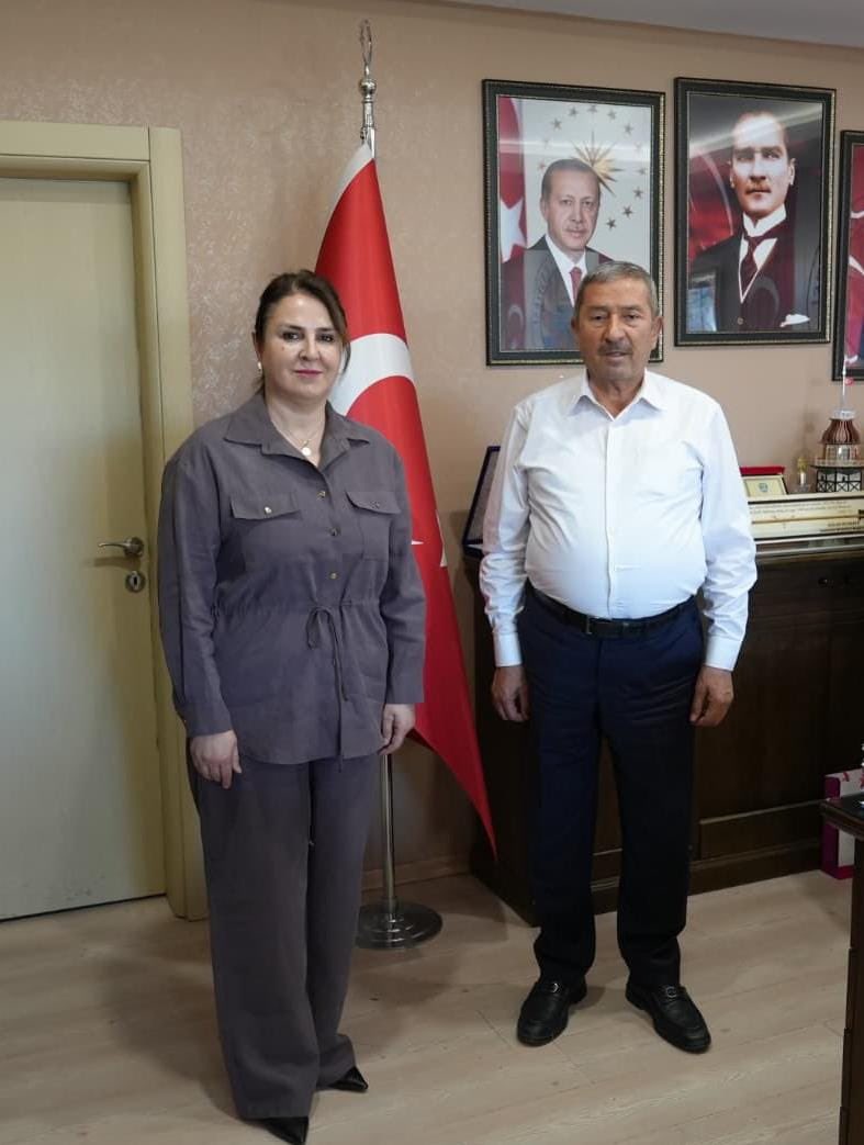 Akkadinadana's tweet photo. 📍 Darende Belediyesi

İl Kadın Kolları Başkanımız Sayın @Hacer_Soylemez1 , Darende Belediye Başkanı Sayın Alican Bozkurt’u makamında ziyaret etti.

Nazik ev sahipliği ve misafirperverliği için Sayın Başkanımıza teşekkür ediyor, çalışmalarında başarılar diliyoruz. https://t.co/EfgKfbq62d