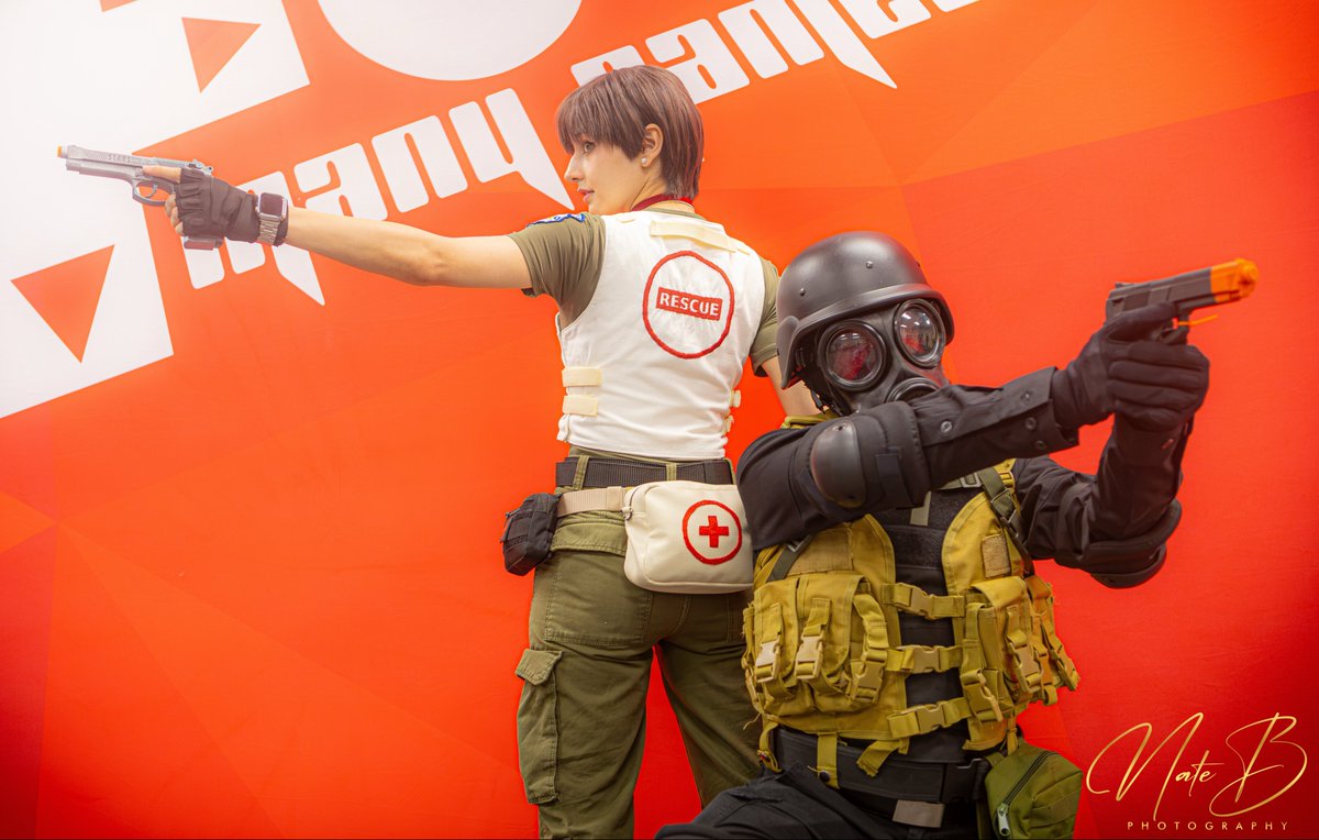 MimiDoesCosplay's tweet photo. Unlikely team up.

EEEE GOT PICS BACK FROM THE HORROR MEETUP AT TMG!! :DDD
Many many thanks to Nate B Photography for taking these ;;w;; and shoutout to @RelevantGoon as HUNK ™
#ResidentEvil #ResidentEvilCosplay #RebeccaChambers #RebeccaChambersCosplay #REBHFun https://t.co/xtA9xn2U90