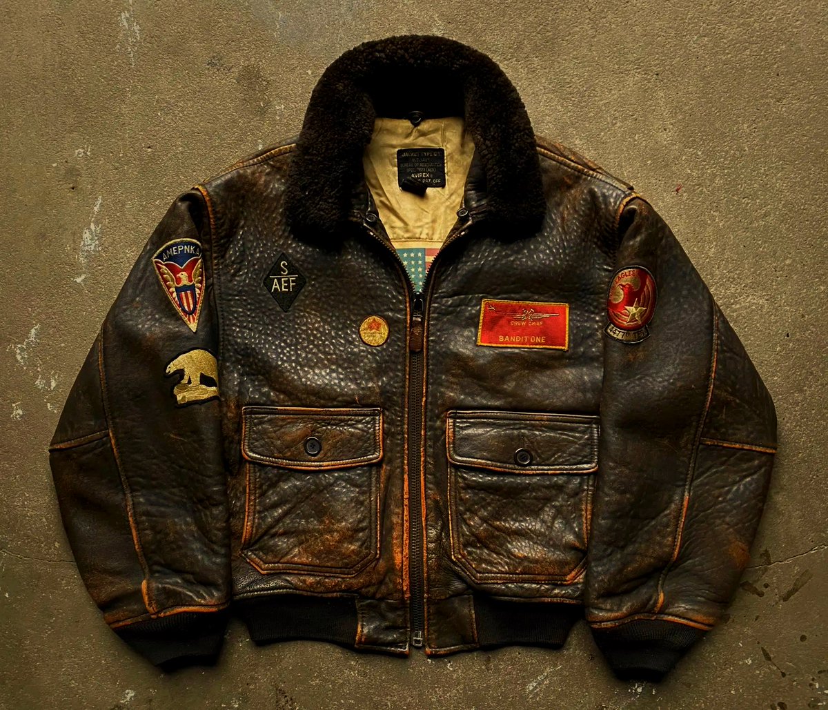 eonrc96213343's tweet photo. Got an old denim jacket lying around DIY a trendy patch jacket by cutting up vintage band tees—super easy and zero waste! https://t.co/iGucdLLlJm