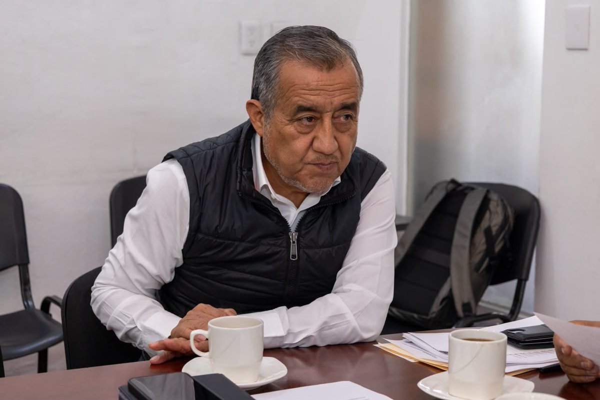 raychagoya's tweet photo. 🏛️🤝 Me reuní con las y los integrantes del Honorable Cabildo para revisar temas prioritarios y dar seguimiento a las acciones del Gobierno Municipal.

Con diálogo, coordinación y trabajo en equipo, seguimos avanzando para dar mejores resultados.

#VecinasYVecinos #TransformandoJuntosLaCapital