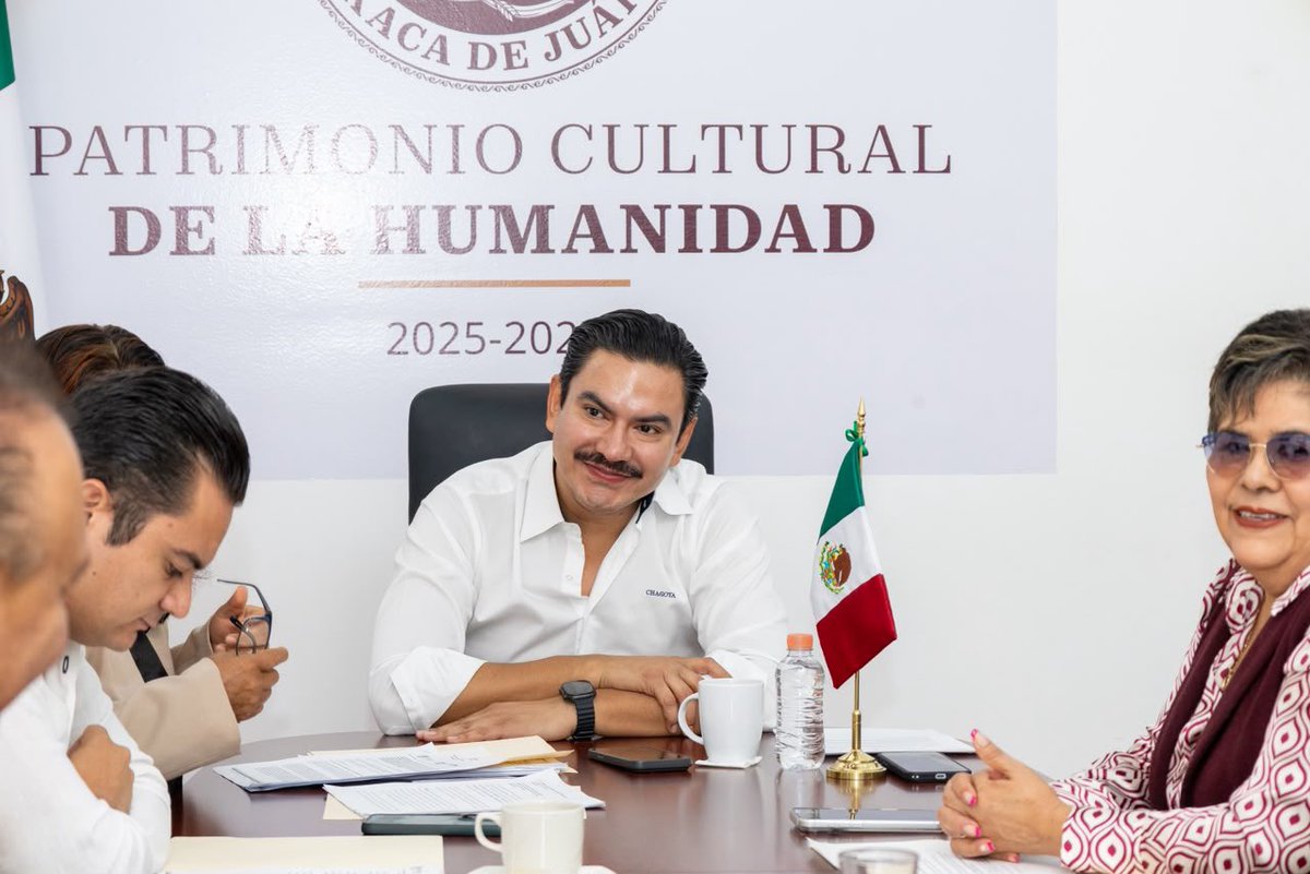 raychagoya's tweet photo. 🏛️🤝 Me reuní con las y los integrantes del Honorable Cabildo para revisar temas prioritarios y dar seguimiento a las acciones del Gobierno Municipal.

Con diálogo, coordinación y trabajo en equipo, seguimos avanzando para dar mejores resultados.

#VecinasYVecinos #TransformandoJuntosLaCapital