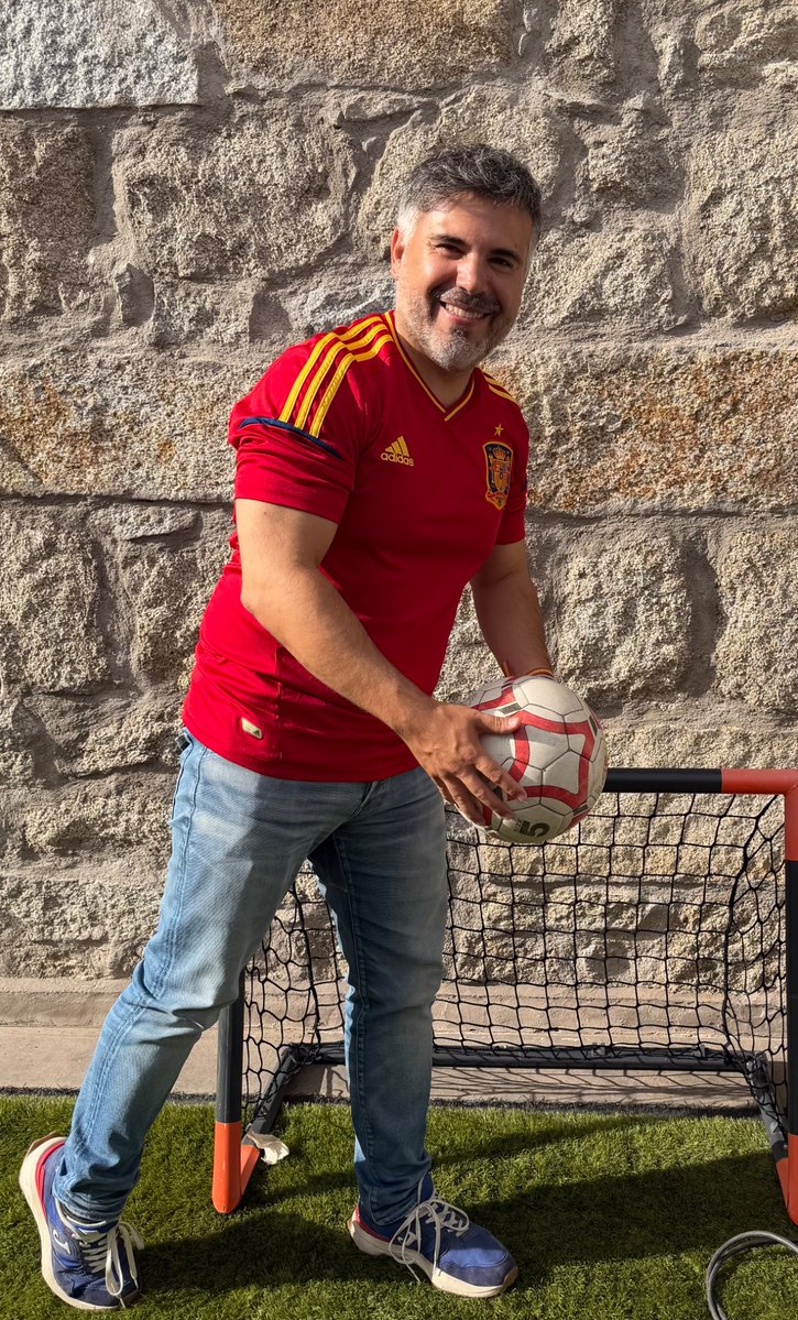 CarlosULEG's tweet photo. Nos ponemos otra vez en #modopartido como en cuartos y a disposición del míster para alcanzar la final. Vamos España 🇪🇸 ;-) https://t.co/sIzSAsepBh