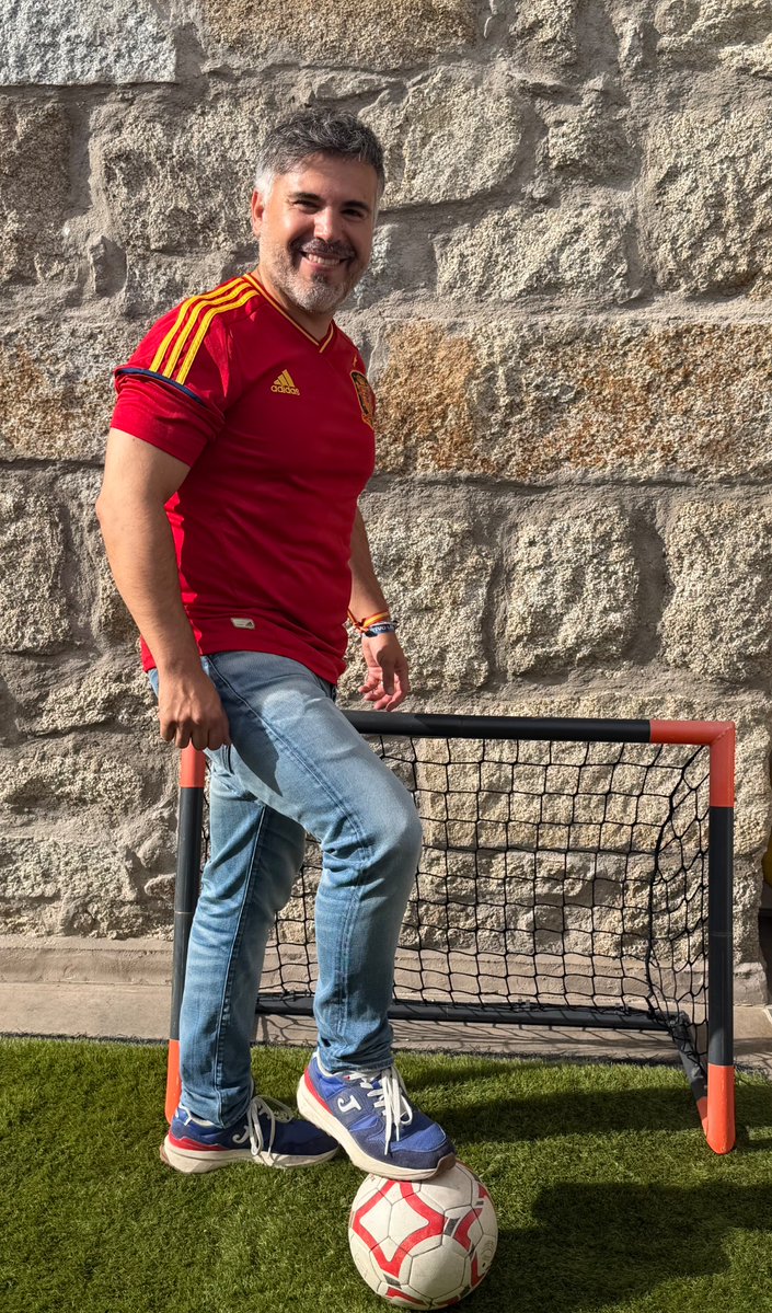 CarlosULEG's tweet photo. Nos ponemos otra vez en #modopartido como en cuartos y a disposición del míster para alcanzar la final. Vamos España 🇪🇸 ;-) https://t.co/sIzSAsepBh