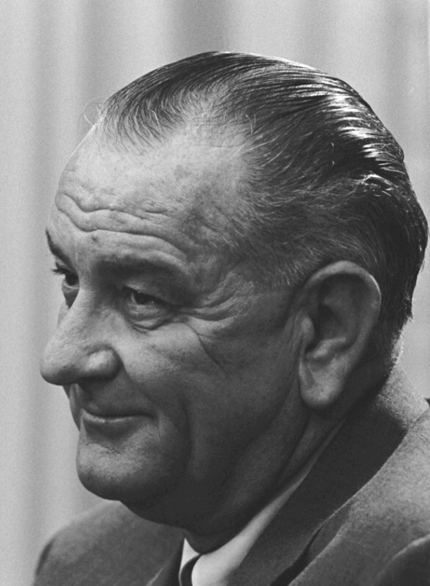 seanfetterjfk's tweet photo. Today, July 14th, is
the 66th anniversary of
Rayburn & Johnson
blackmailing JFK,
UNDER COVER OF NIGHT,
in an act which was
CRUCIAL to the
assassination plot!
#JFK #Kennedy
#Truth #Reality
#LBJ #Rayburn #Texas
#JFKassassination
#Evidence #Law
#JFKRecords
#History #Nonfiction https://t.co/GbnmKOCFVv