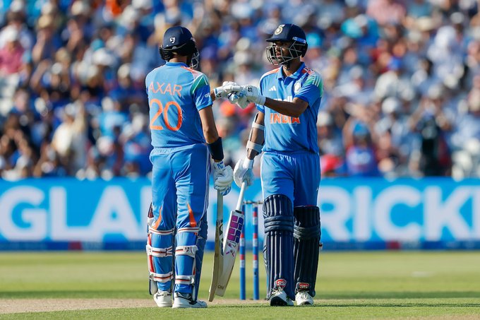 India cross the 200 run mark and the partnership is worth 47* runs.