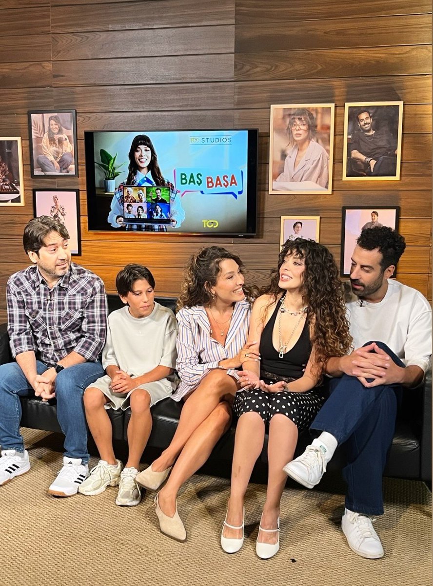 selinliklifc's tweet photo. Baş Başa için bir takım yayınlar yolda 🙃 
#başbaşa #selinşekerci #özgünbayraktar
 #aliyoğurtcuoğlu #unalyeter https://t.co/FaY5YlPh2h