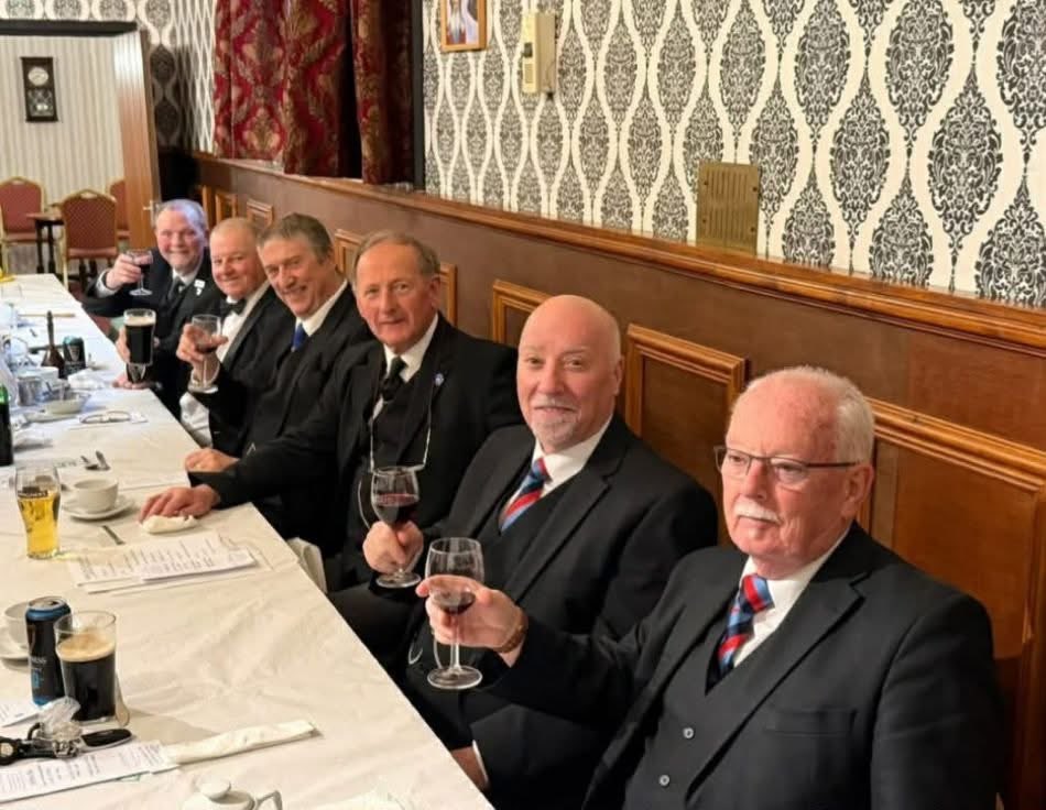 NWFreemasons's tweet photo. North Wales Freemasons support St Kentigern’s Hospice.

At a recent meeting of Pennant Lodge 7384 the Lodge held an “Old Welsh Night” raising funds for St Kentigern Hospice. 
David Moorhouse made the donation of £1,800 on behalf of the Lodge 
https://t.co/DNt4J6xdjx

#Freemasons https://t.co/001NPWC2LM