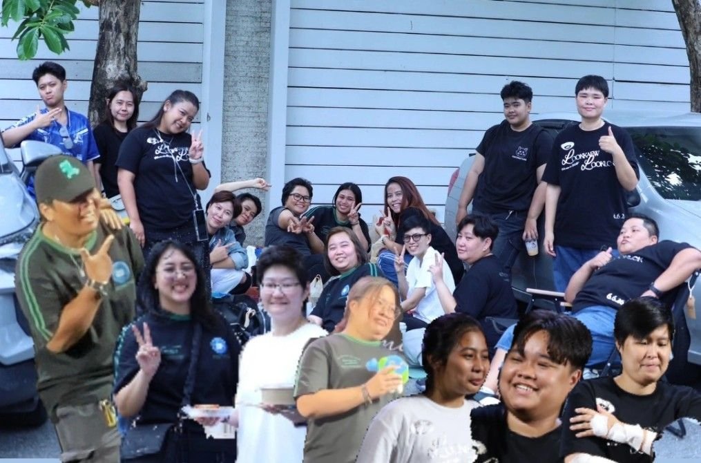 PppCare's tweet photo. เก็บของเสร็จ ก็ใจหายฟิ้ววว🥹

การได้กินข้าวกับครอบครัวว่าอร่อยแล้ว
แต่การได้กินข้าวกับพวกพี่ก็อร่อยไม่แพ้กันเลย 

คิดถึงเสียงหัวเราะ คิดถึงการแกล้งกันเวลาได้เจอ ขอบคุณที่เข้าใจที่แคร์เป็นแคร์เสมอ 
ปล.จะแอบเทงานมากินข้าวด้วยบ่อยๆเยย🫶🏻 รักนะ jubๆ💋 https://t.co/t6ZqPZhsiX