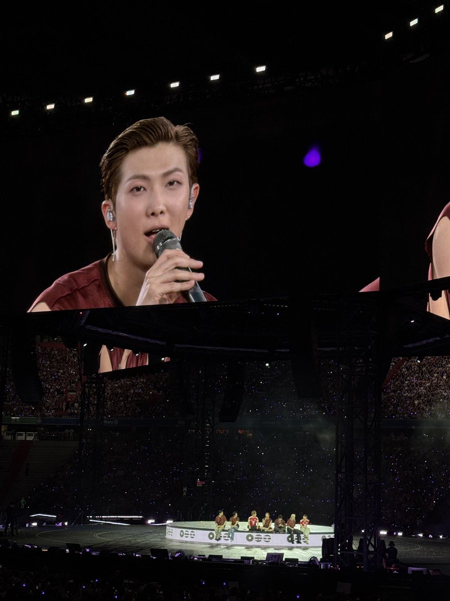 namjooningarmy's tweet photo. Namjoon on Day 1 in Munich: I only know a few words of German. 
Naamjoon on Day 2: delivering his ending ment in fluent, grammatically sound and perfectly pronounced German. 

I’m still not over this (never will be) and it made me fall for him even more 😭😭 https://t.co/XihOyVRPhd