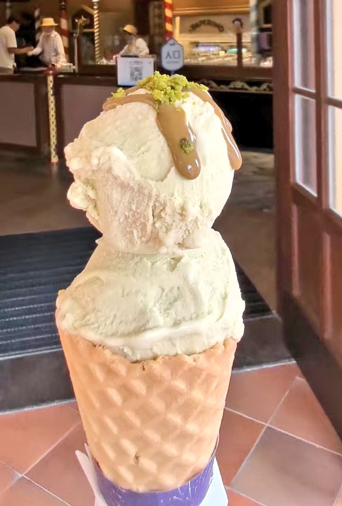 iambodsama's tweet photo. 开心果冰激凌/夏日限定绵绵冰/杨枝甘露甜品/夏日凉面。 https://t.co/ONqllAo15m