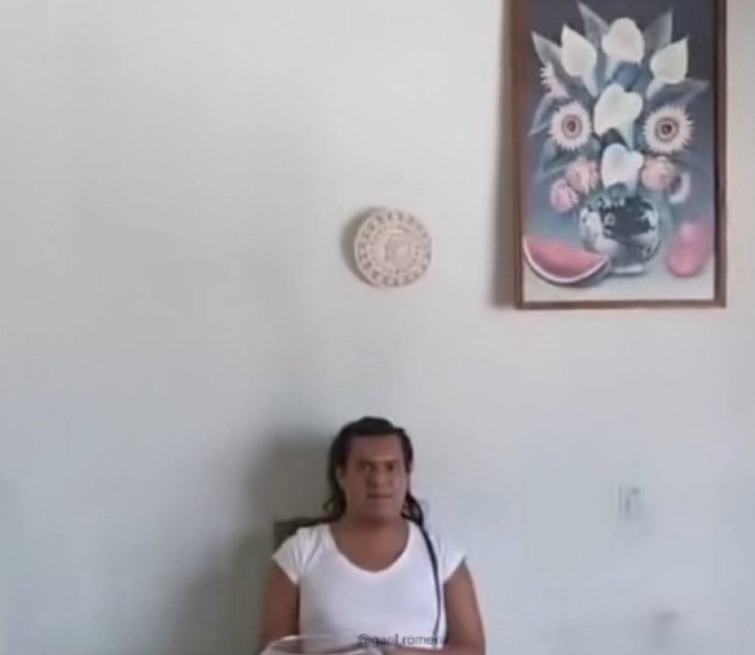 ephrx1m's tweet photo. oomf llorando enfrente de mi, pero como tengo apego evitativo no se como reaccionar y haré que la virgen me hablo ,, https://t.co/gmARGHsXjF